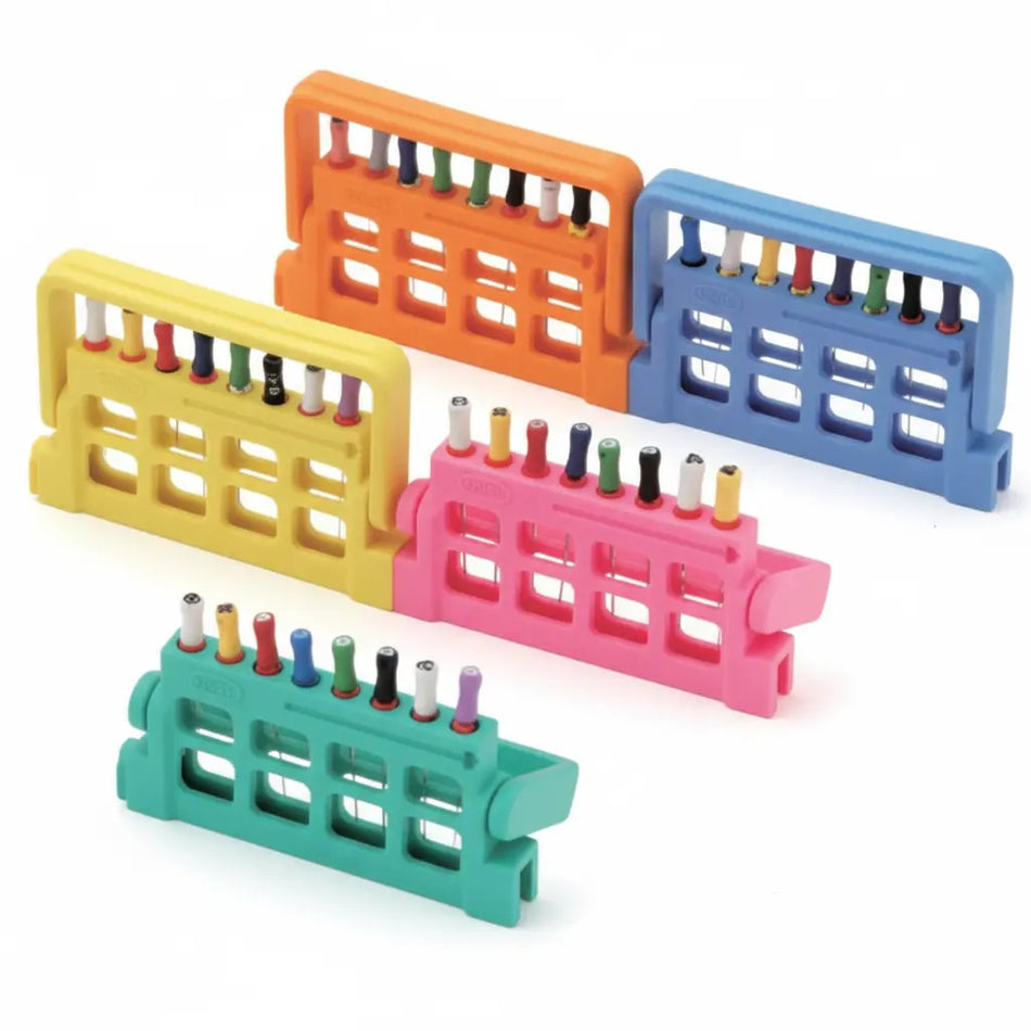 Autoclavable endodontic file holder with 8 slots, locking lid and integrated ruler for dental instrument organisation and sterilisation